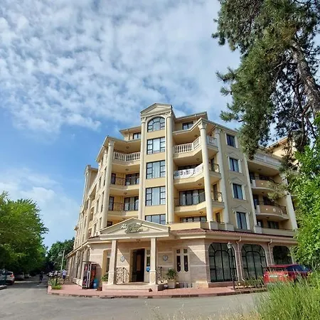 Διαμέρισμα Flora Free Parking Πομόριε